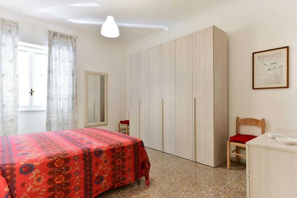 Red & White Vatican Apartment Roma Esterno foto