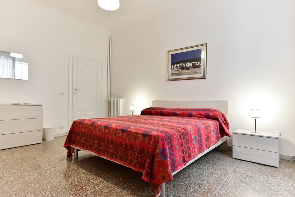 Red & White Vatican Apartment Roma Esterno foto