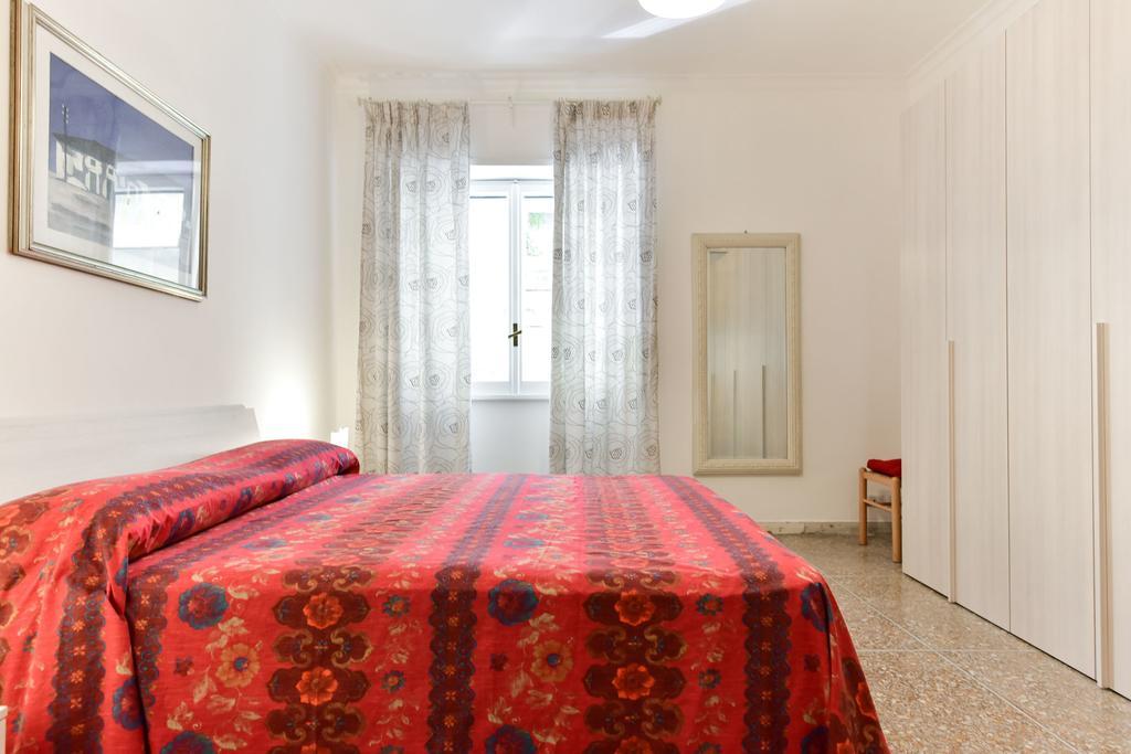 Red & White Vatican Apartment Roma Esterno foto