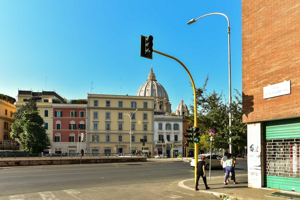 Red & White Vatican Apartment Roma Esterno foto