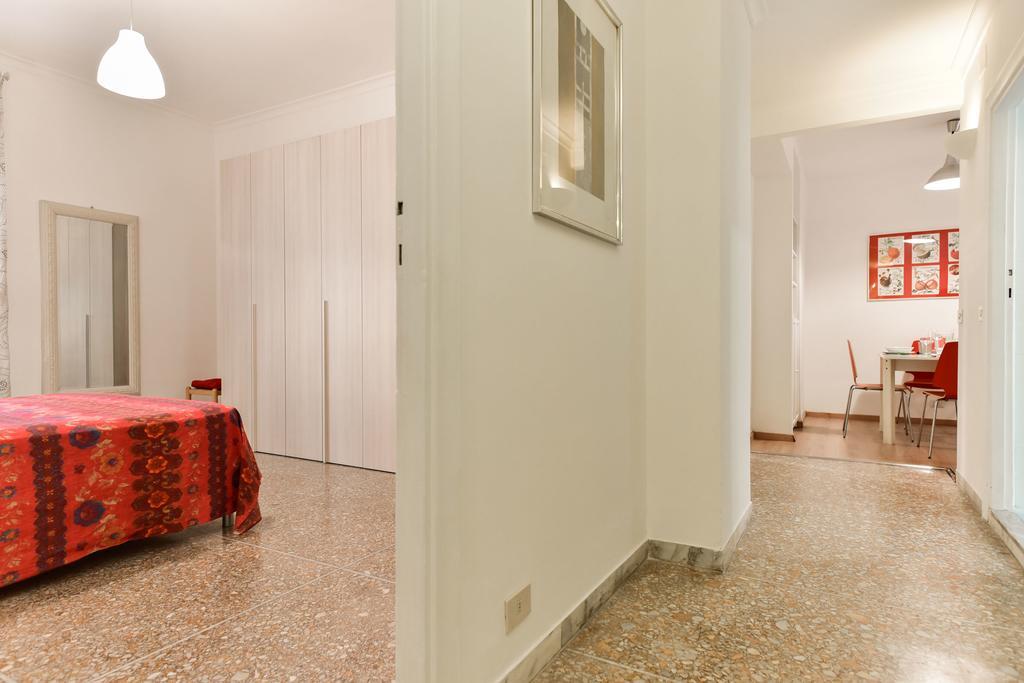 Red & White Vatican Apartment Roma Esterno foto
