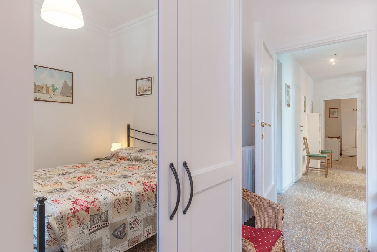 Red & White Vatican Apartment Roma Esterno foto