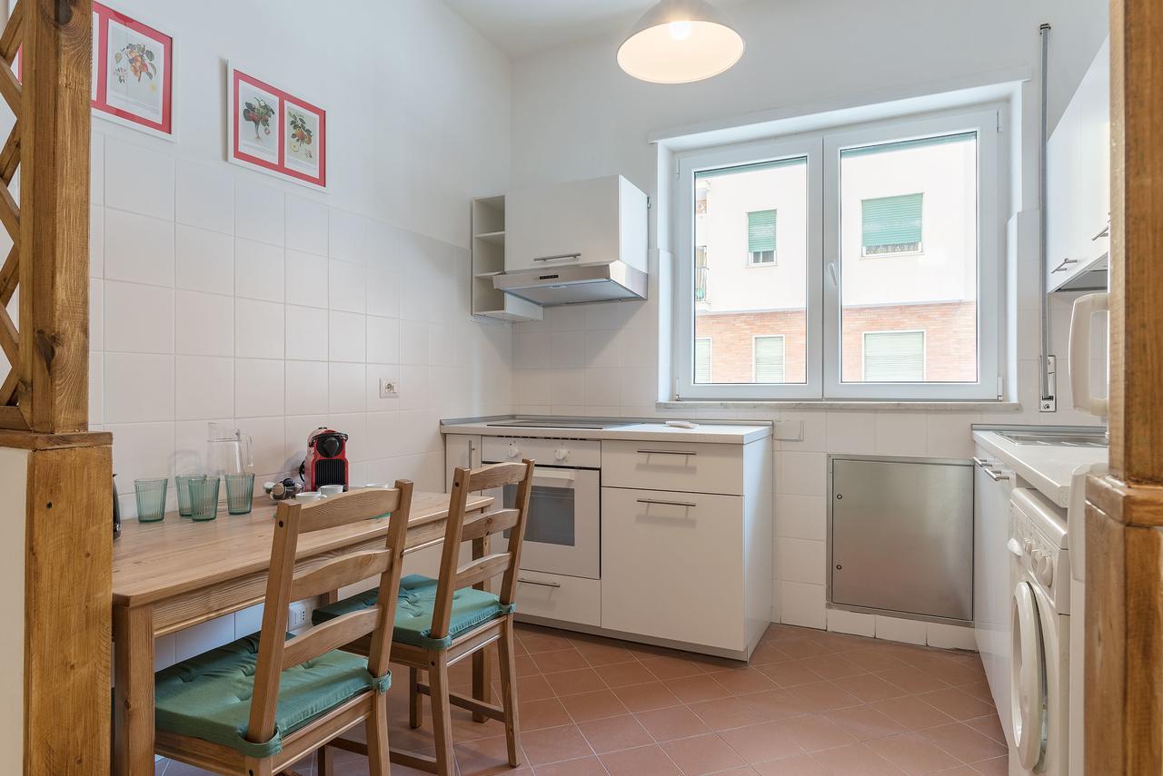 Red & White Vatican Apartment Roma Esterno foto