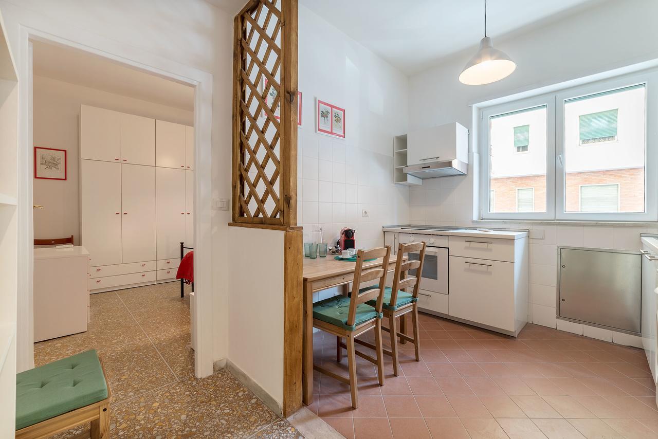 Red & White Vatican Apartment Roma Esterno foto