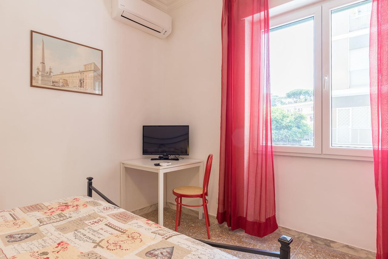 Red & White Vatican Apartment Roma Esterno foto