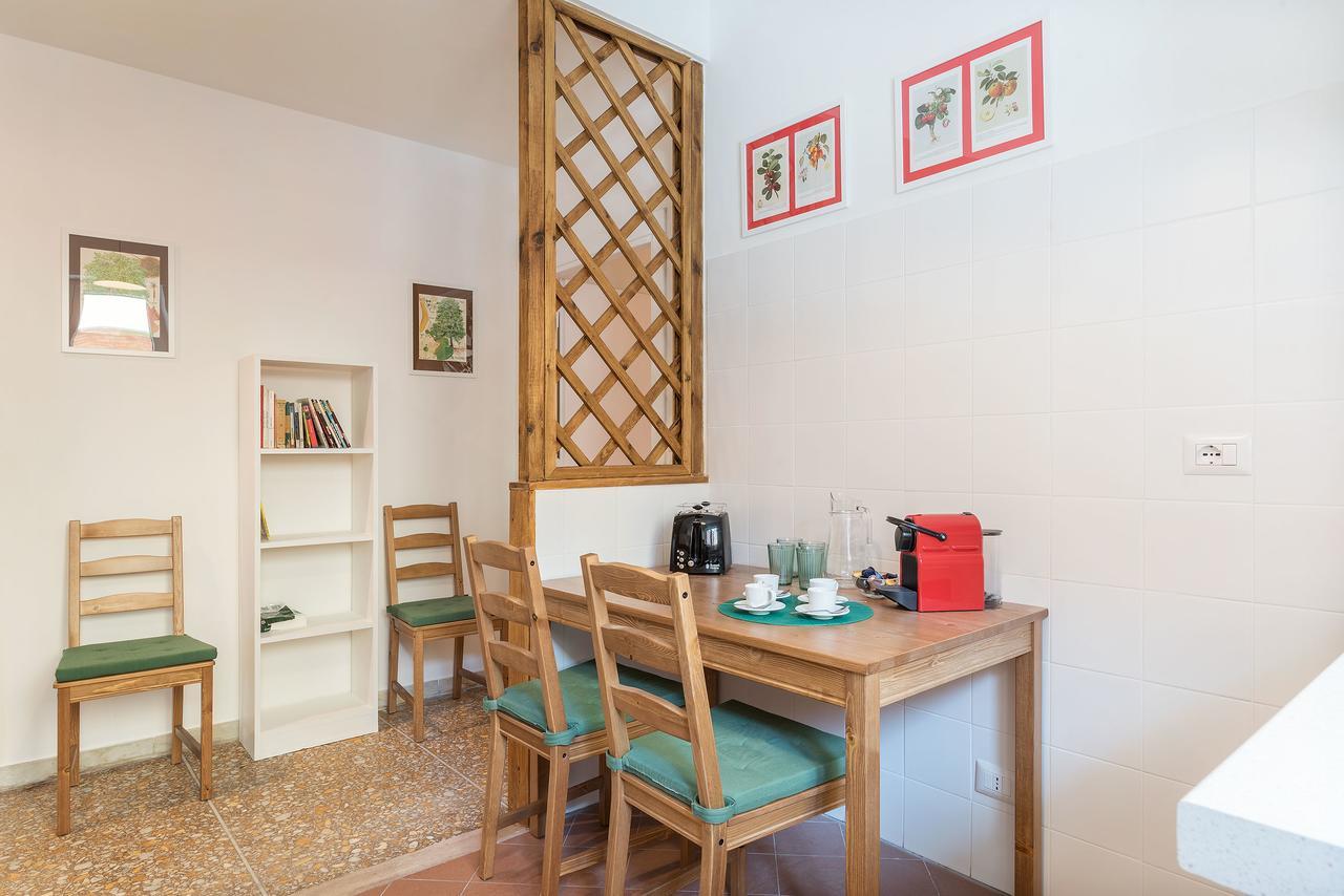 Red & White Vatican Apartment Roma Esterno foto