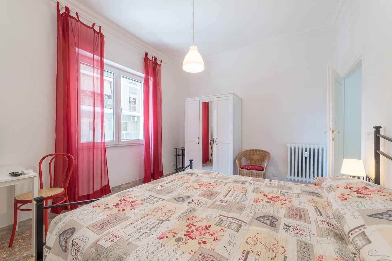Red & White Vatican Apartment Roma Esterno foto